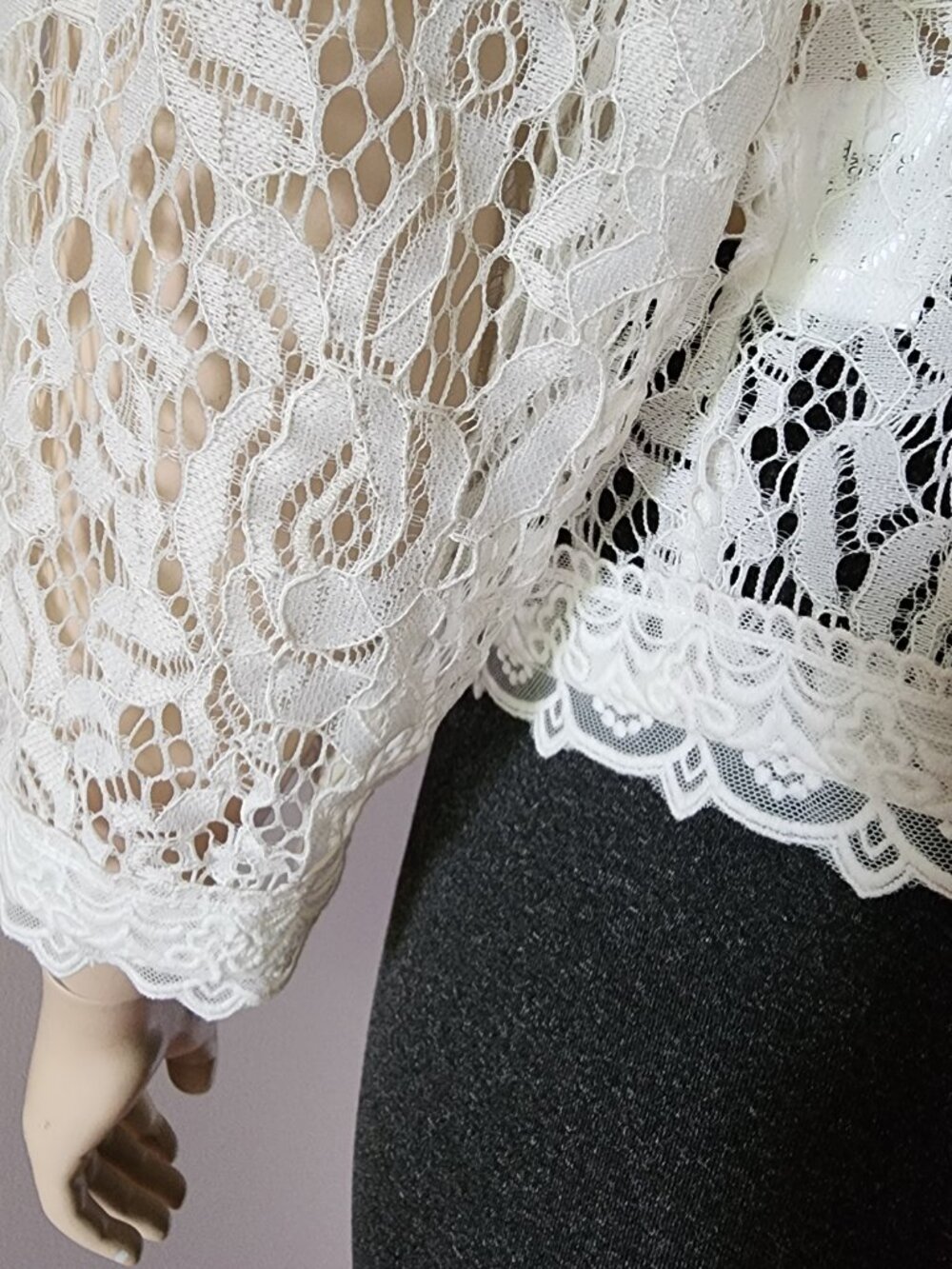 Elegant White Floral Lace Cropped Bolero Jacket - Picture 3 of 7